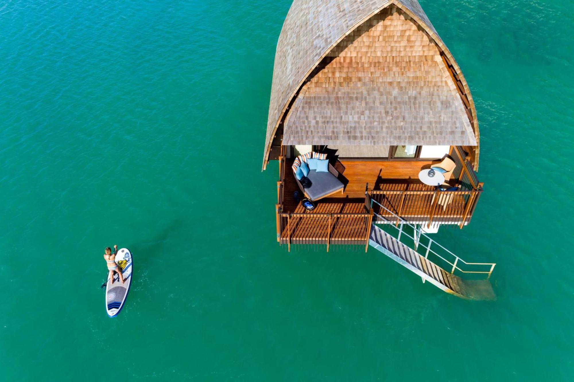 Fiji Marriott Resort Momi Bay Kültér fotó Aerial view of a floating bungalow
