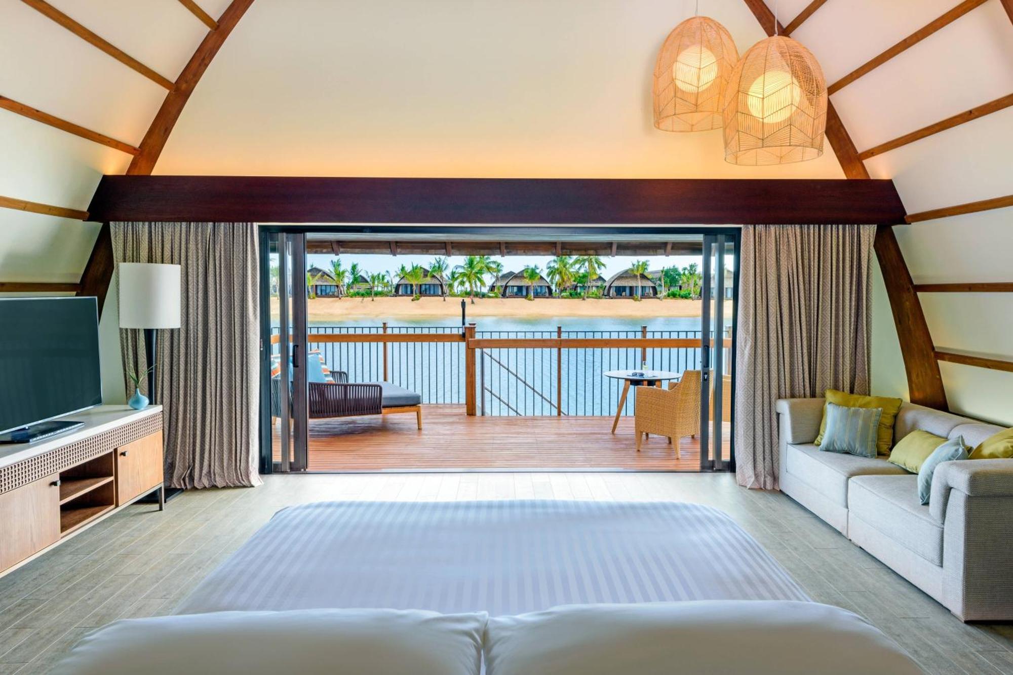 Fiji Marriott Resort Momi Bay Kültér fotó Beachfront Suite