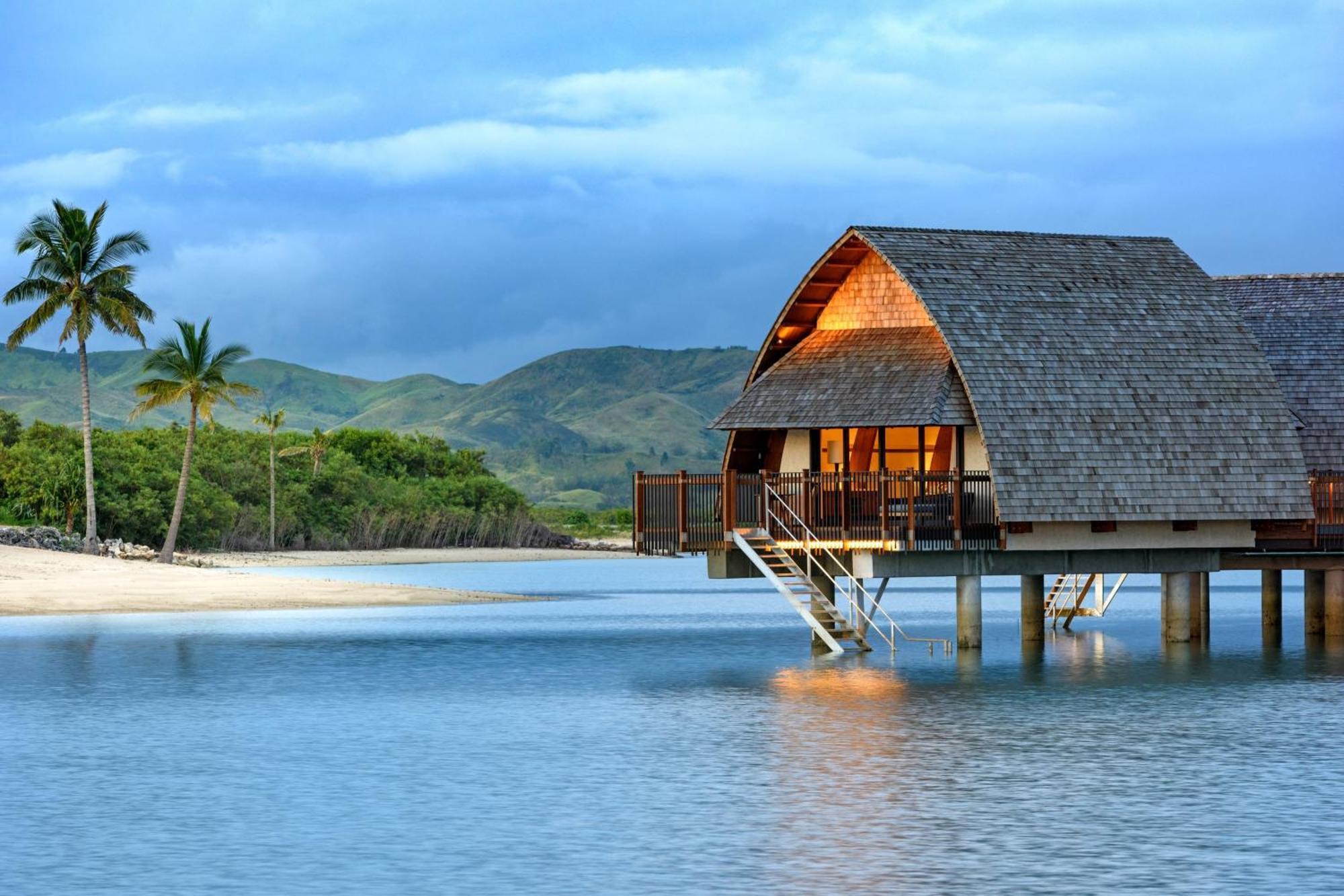 Fiji Marriott Resort Momi Bay Kültér fotó Overwater bungalow at the resort
