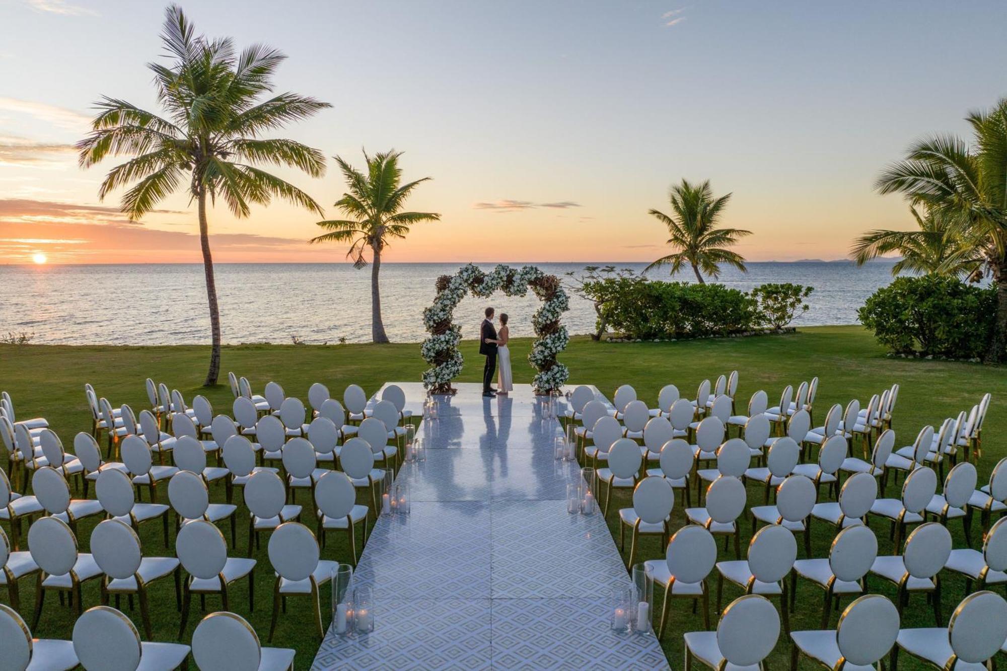 Fiji Marriott Resort Momi Bay Kültér fotó Wedding at the Four Seasons Resort