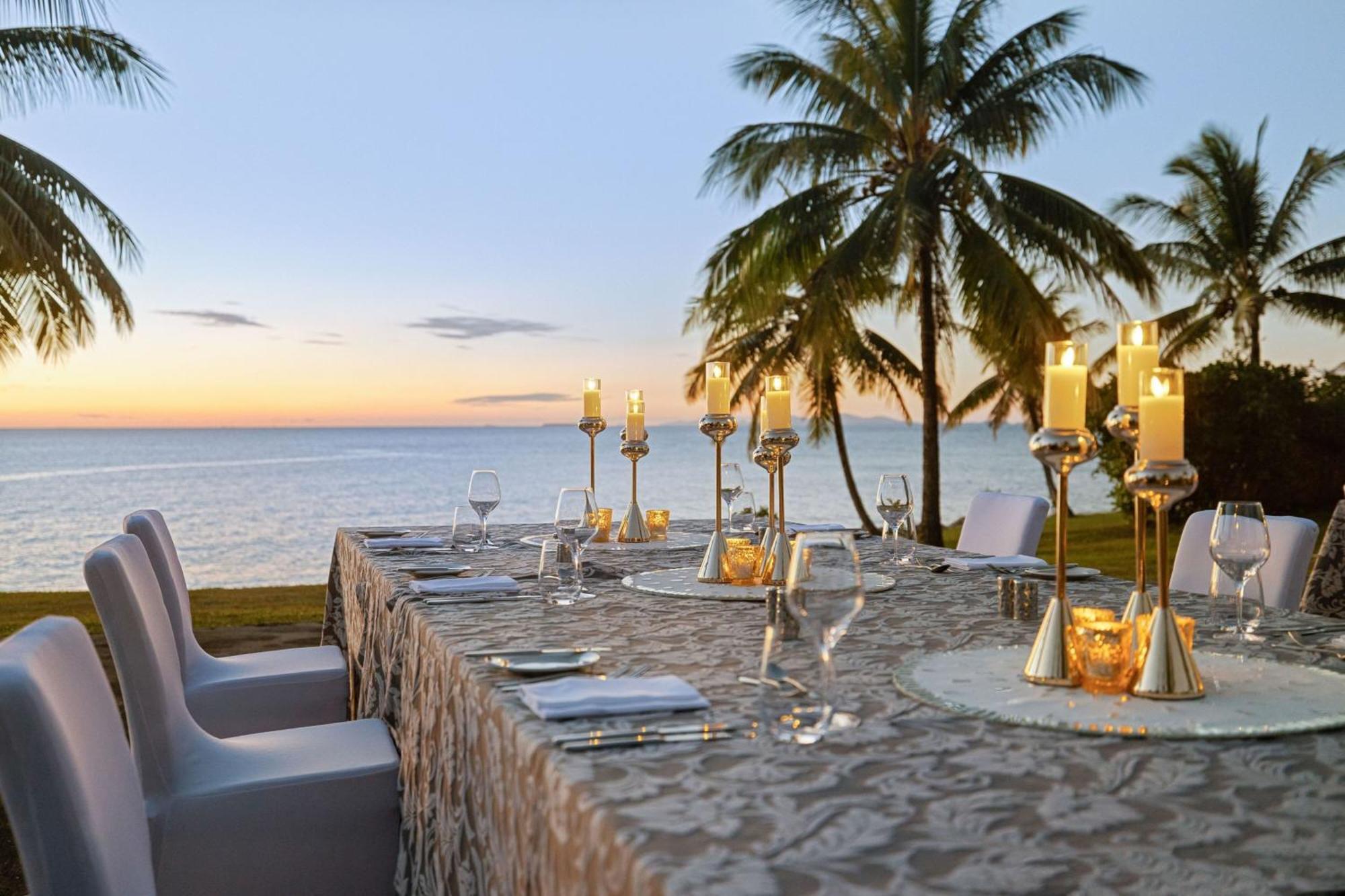 Fiji Marriott Resort Momi Bay Kültér fotó The Beachfront Restaurant