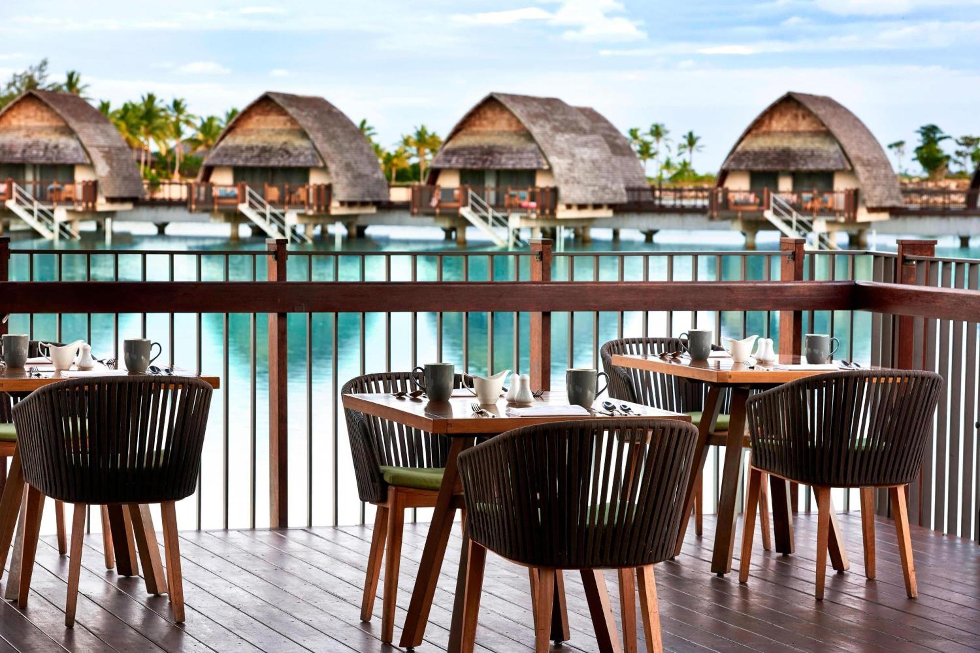 Fiji Marriott Resort Momi Bay Kültér fotó The Deck