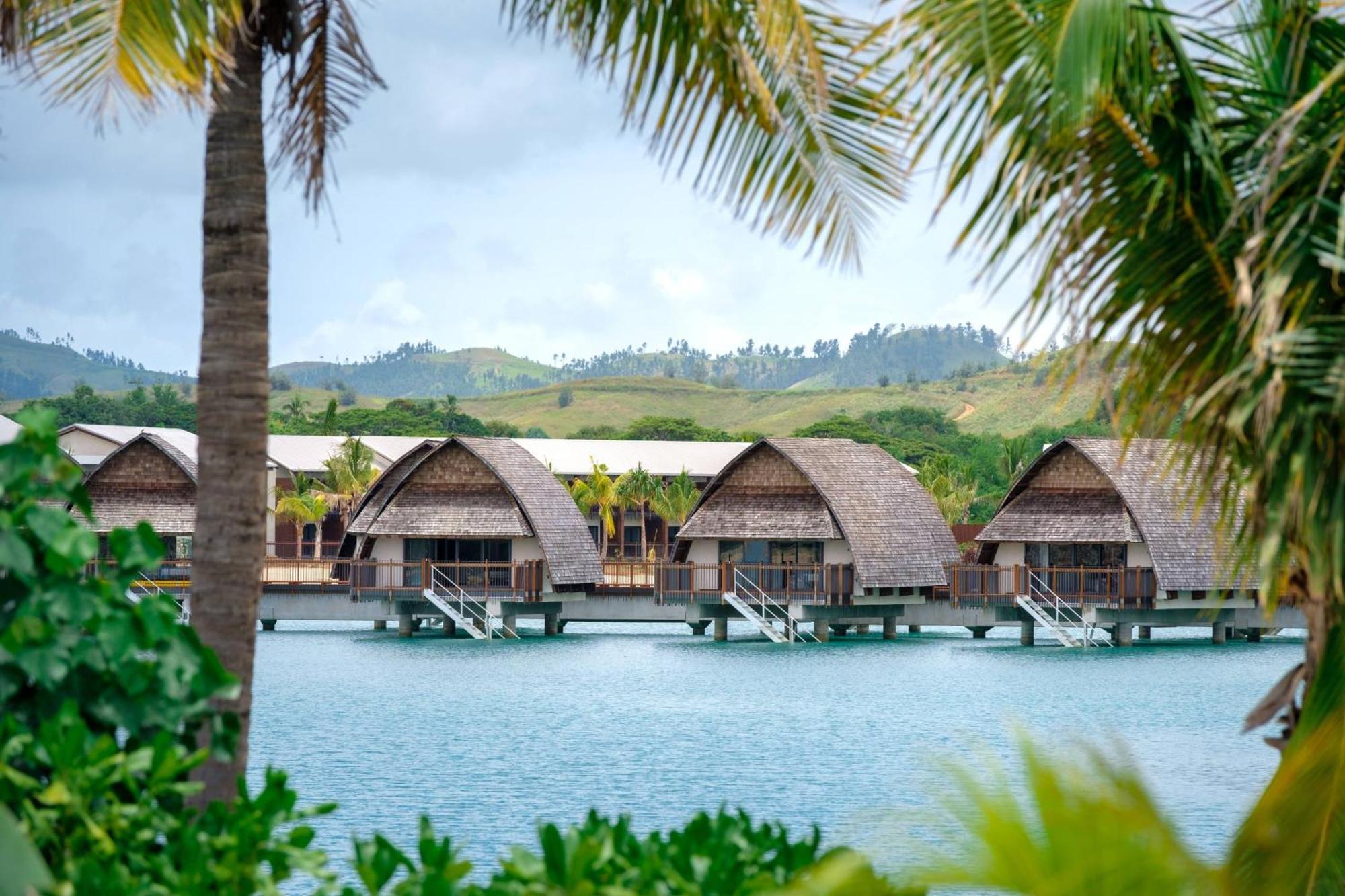 Fiji Marriott Resort Momi Bay Kültér fotó Overwater bungalows