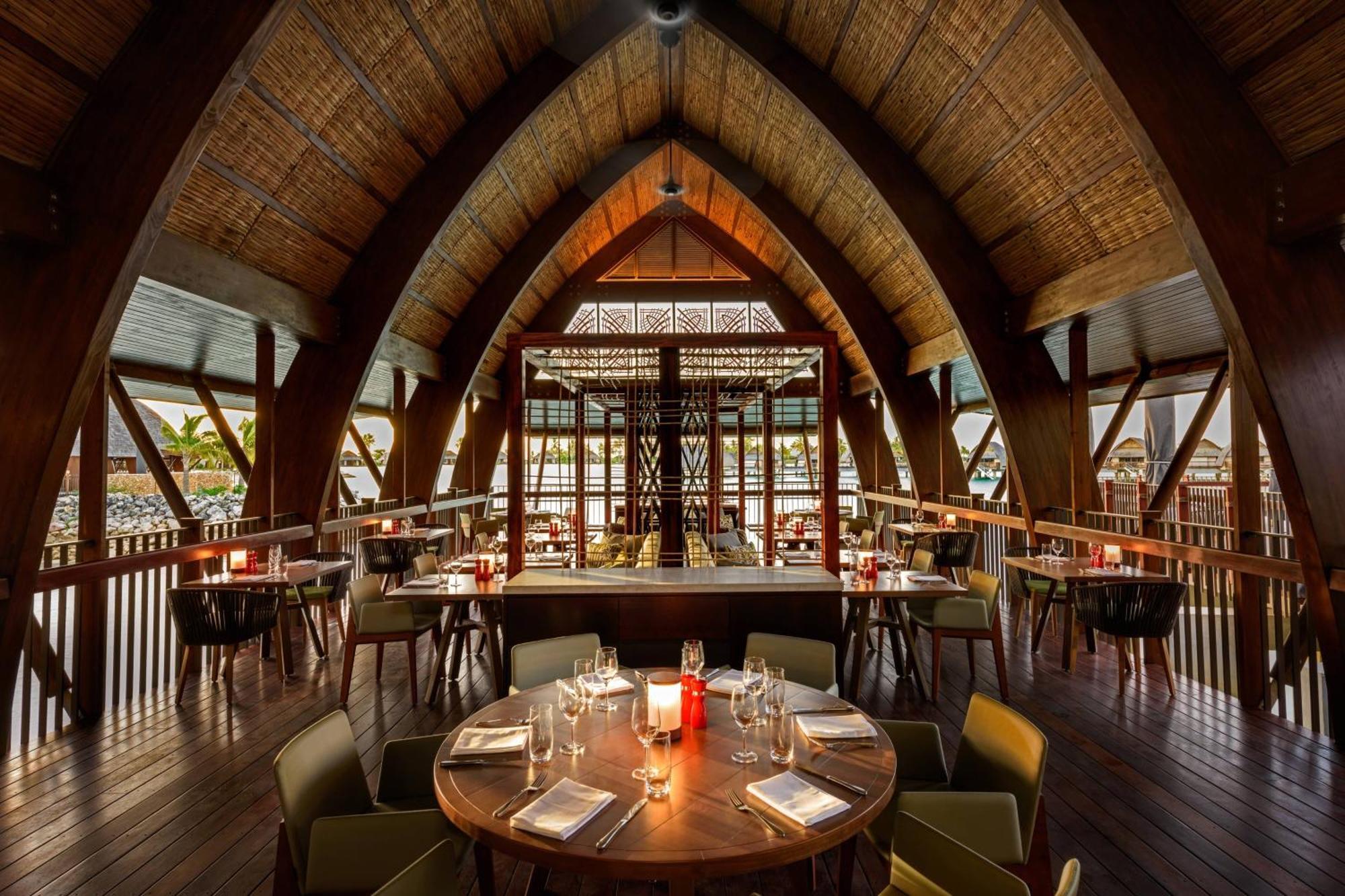 Fiji Marriott Resort Momi Bay Kültér fotó The interior of the restaurant